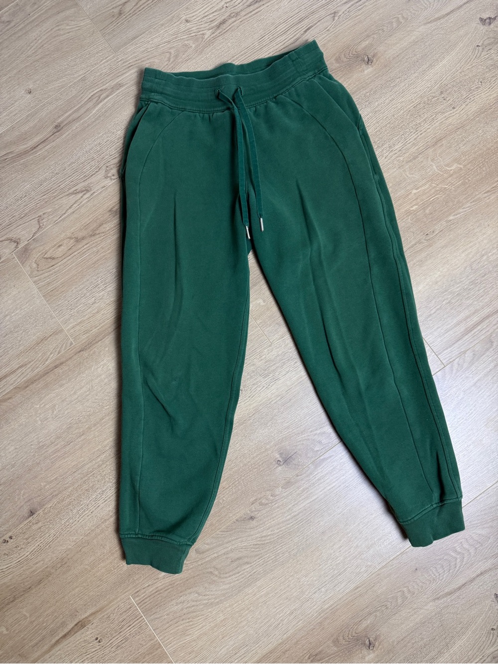 Lululemon women’s scuba joggers size 4